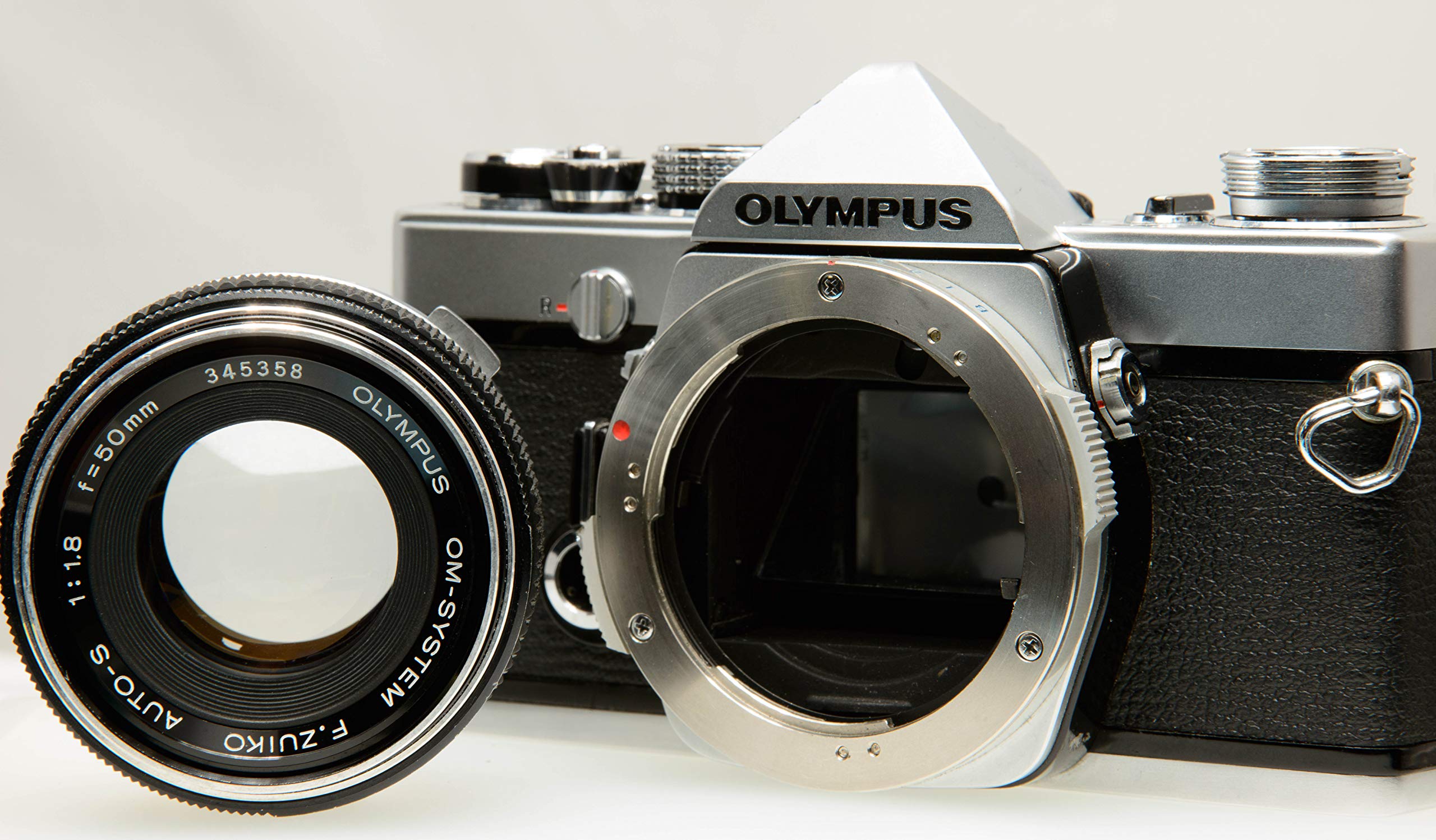 Amazon | Olympus M-1 シルバー 50mmF1.8付き | 一眼レフカメラ 通販