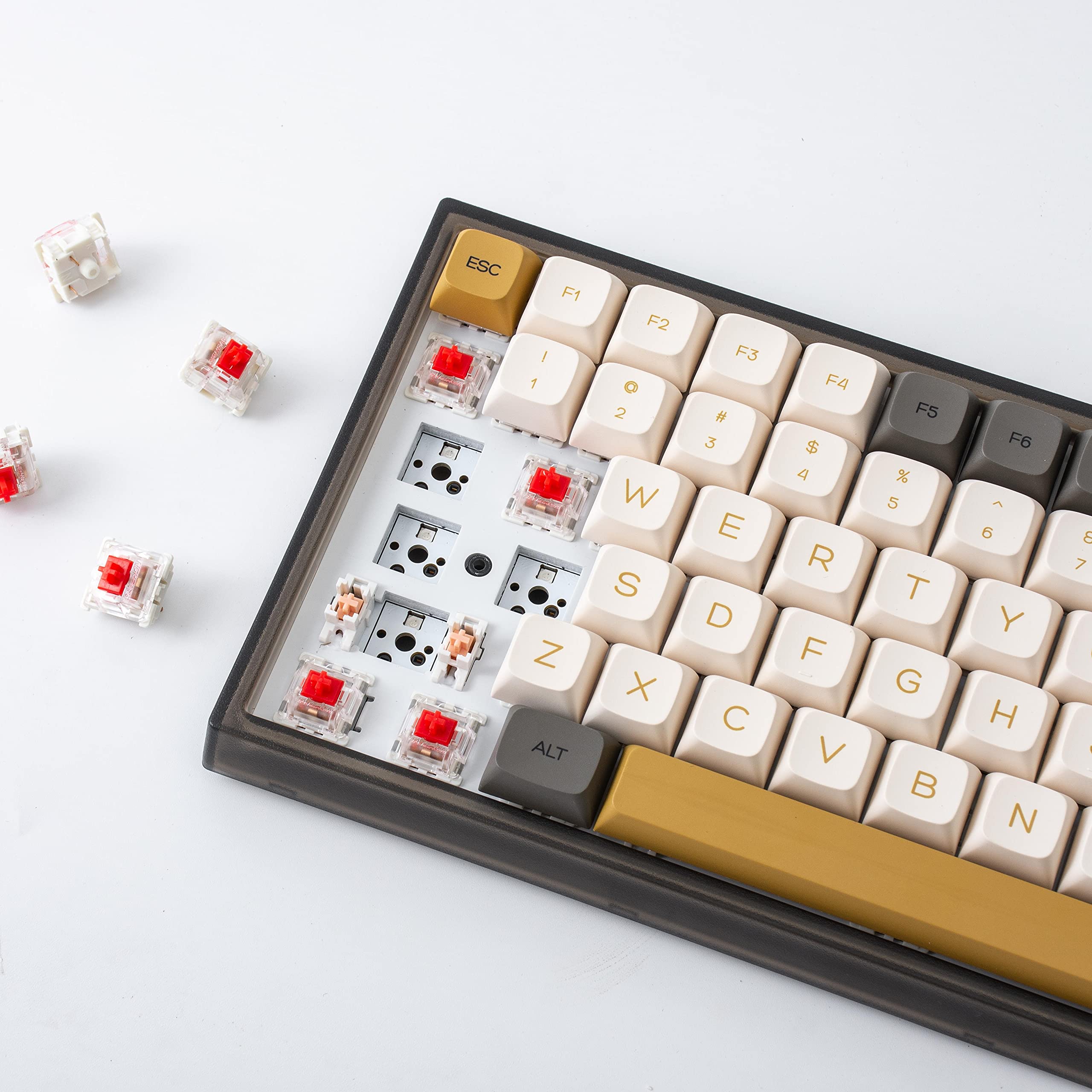 Amazon | YUNZII KC84 Pro ホットスワップ可能なメカニカルキーボード