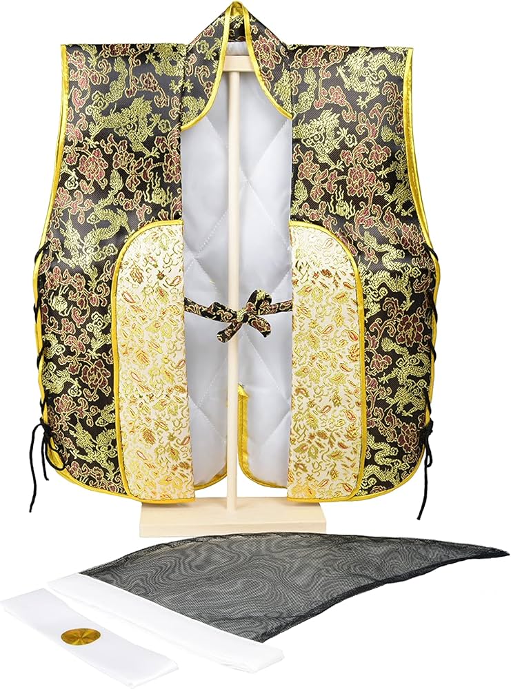 Amazon | 五月人形 陣羽織 金襴 烏帽子ハチマキ付 飾り台付セット (D