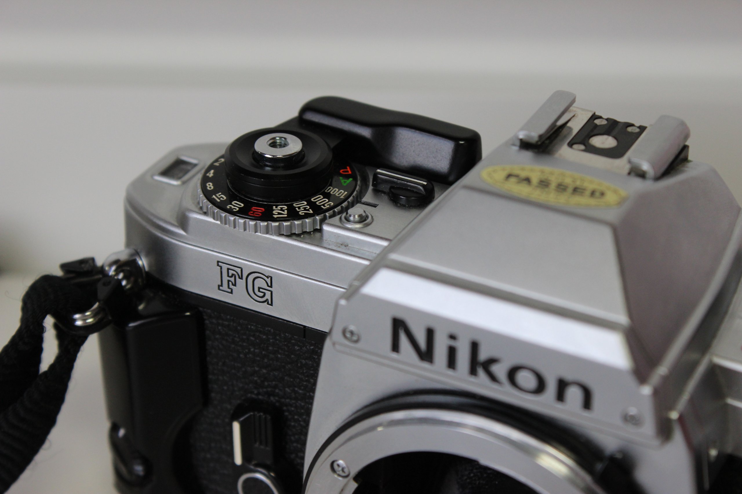 Amazon | Nikon FG SLRフィルムカメラ。クロームボディ。 | 一眼レフ