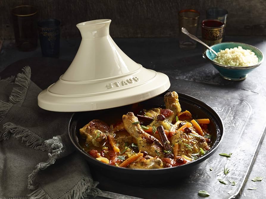 Amazon｜ストウブ(Staub) 「 タジン鍋 アイボリー 20cm 」 両手