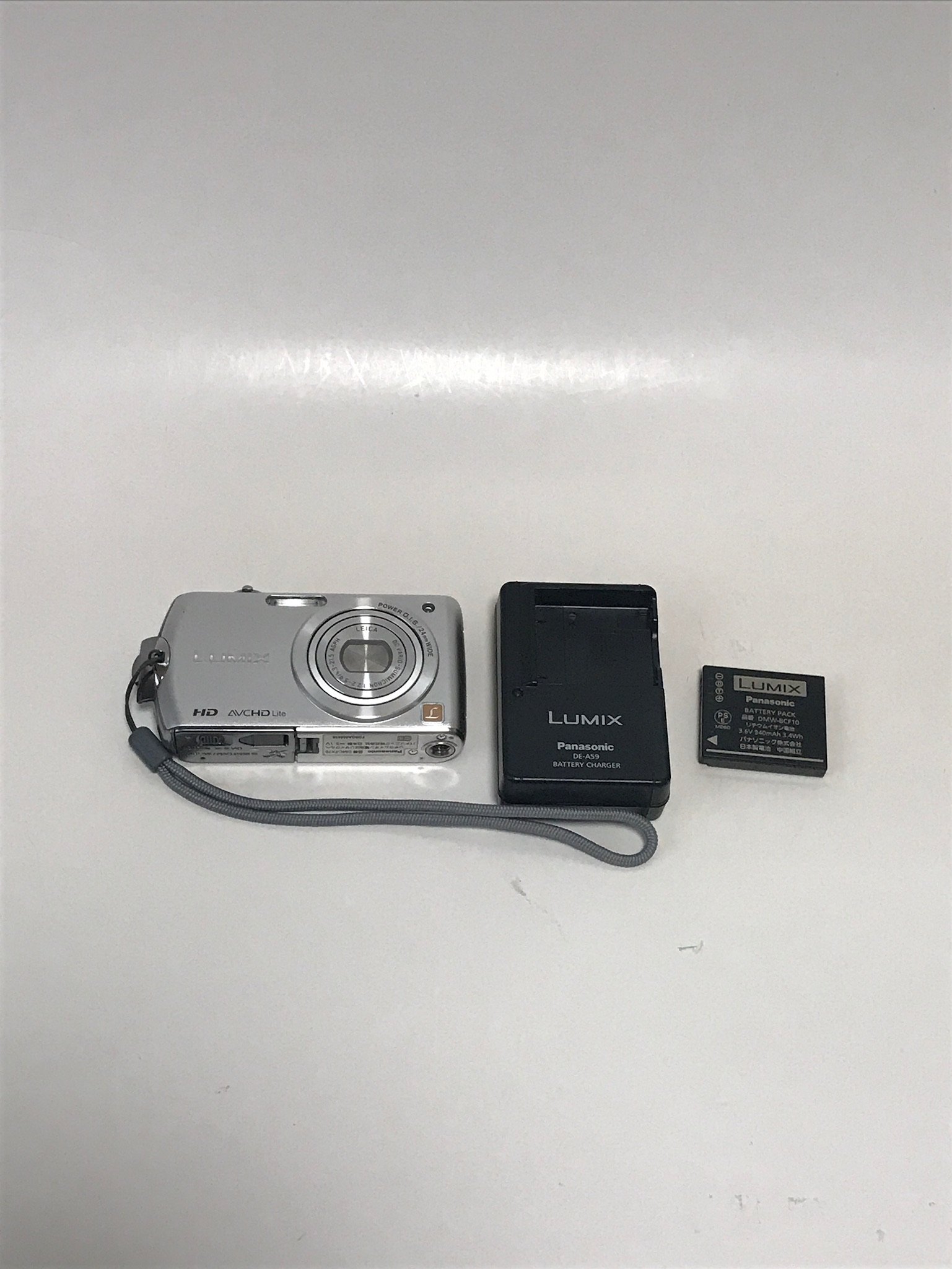 Amazon | パナソニック デジタルカメラ LUMIX FX70 プレシャスシルバー