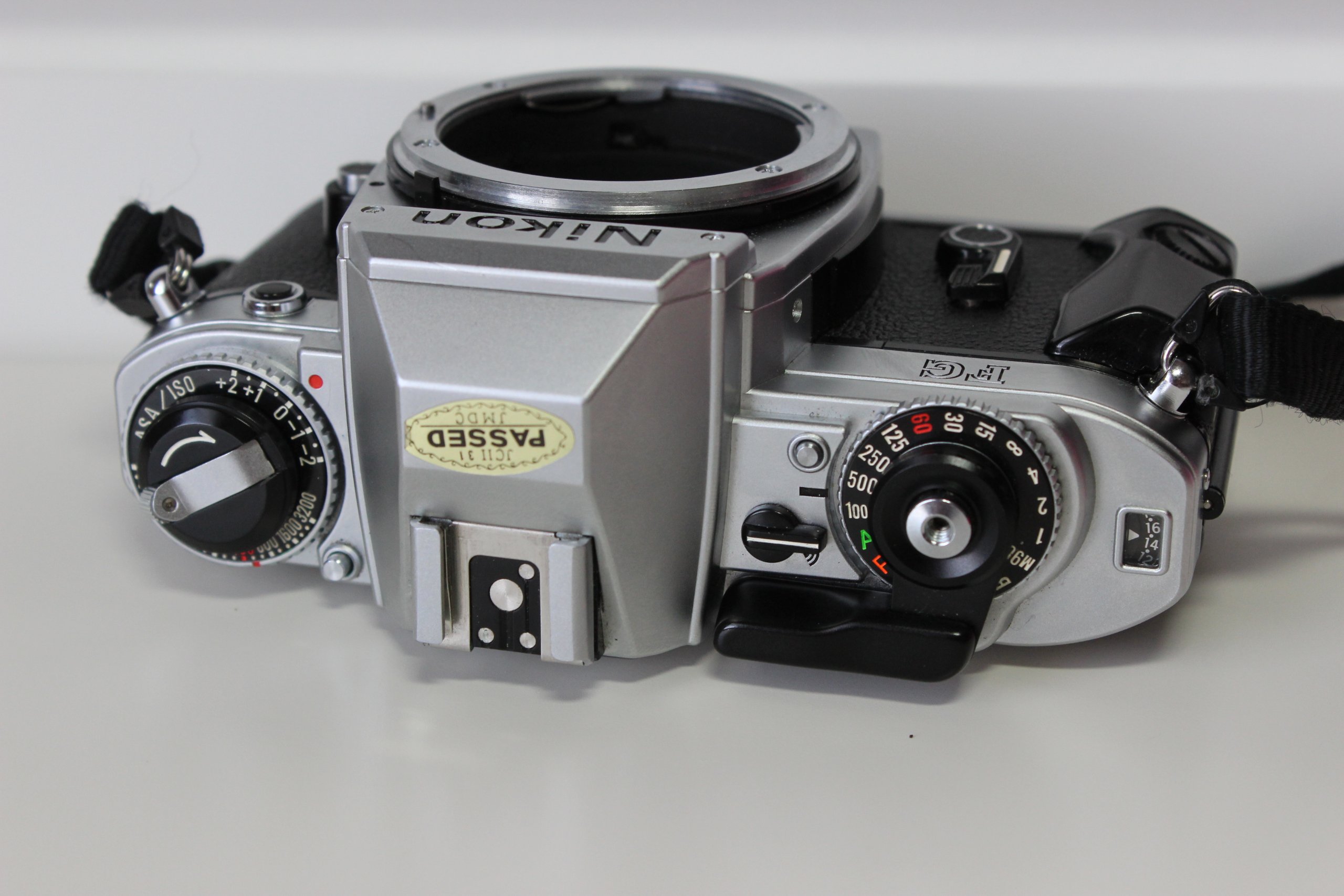 Amazon | Nikon FG SLRフィルムカメラ。クロームボディ。 | 一眼レフ