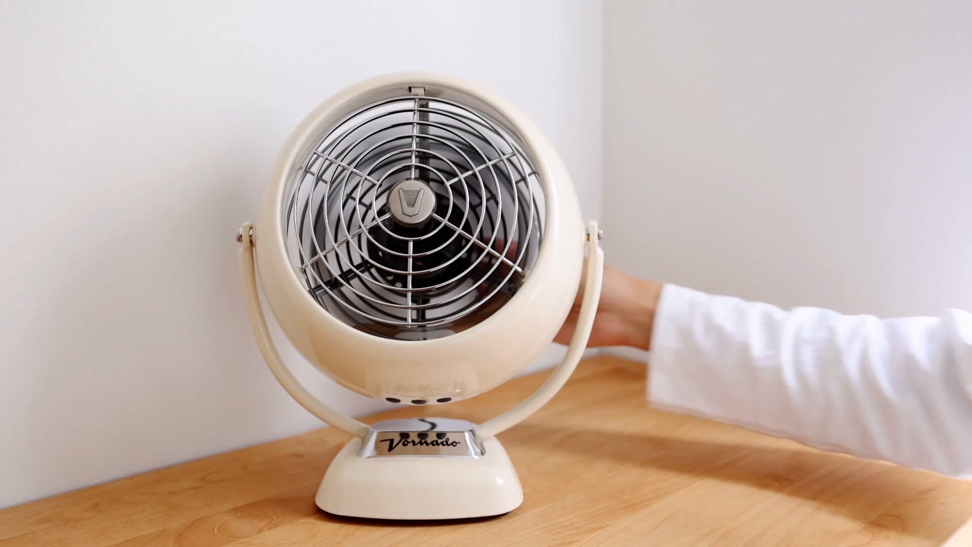 Amazon | ボルネード サーキュレーター 10畳 レトロ パワフル 省エネ