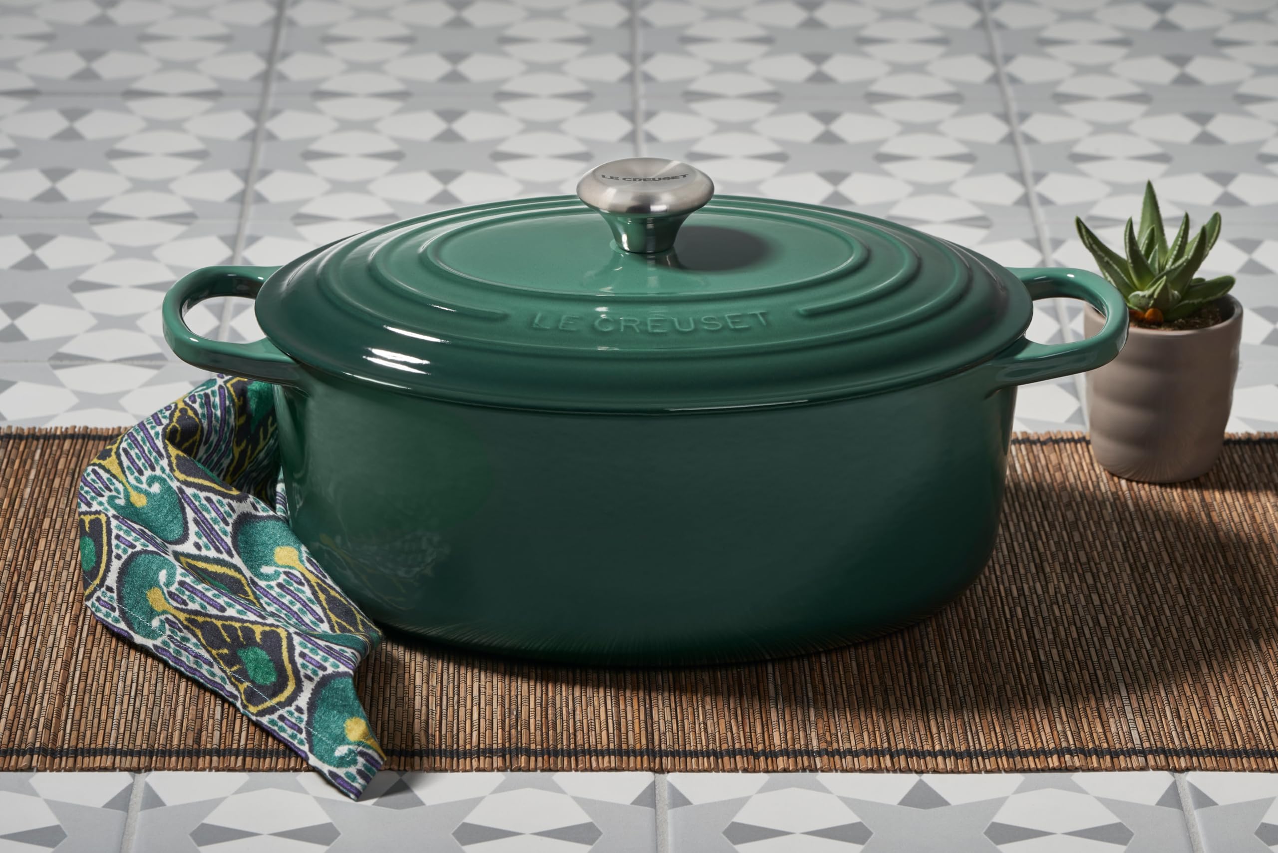 Amazon.com: Le Creuset Enameled Cast Iron Signature Oval Dutch