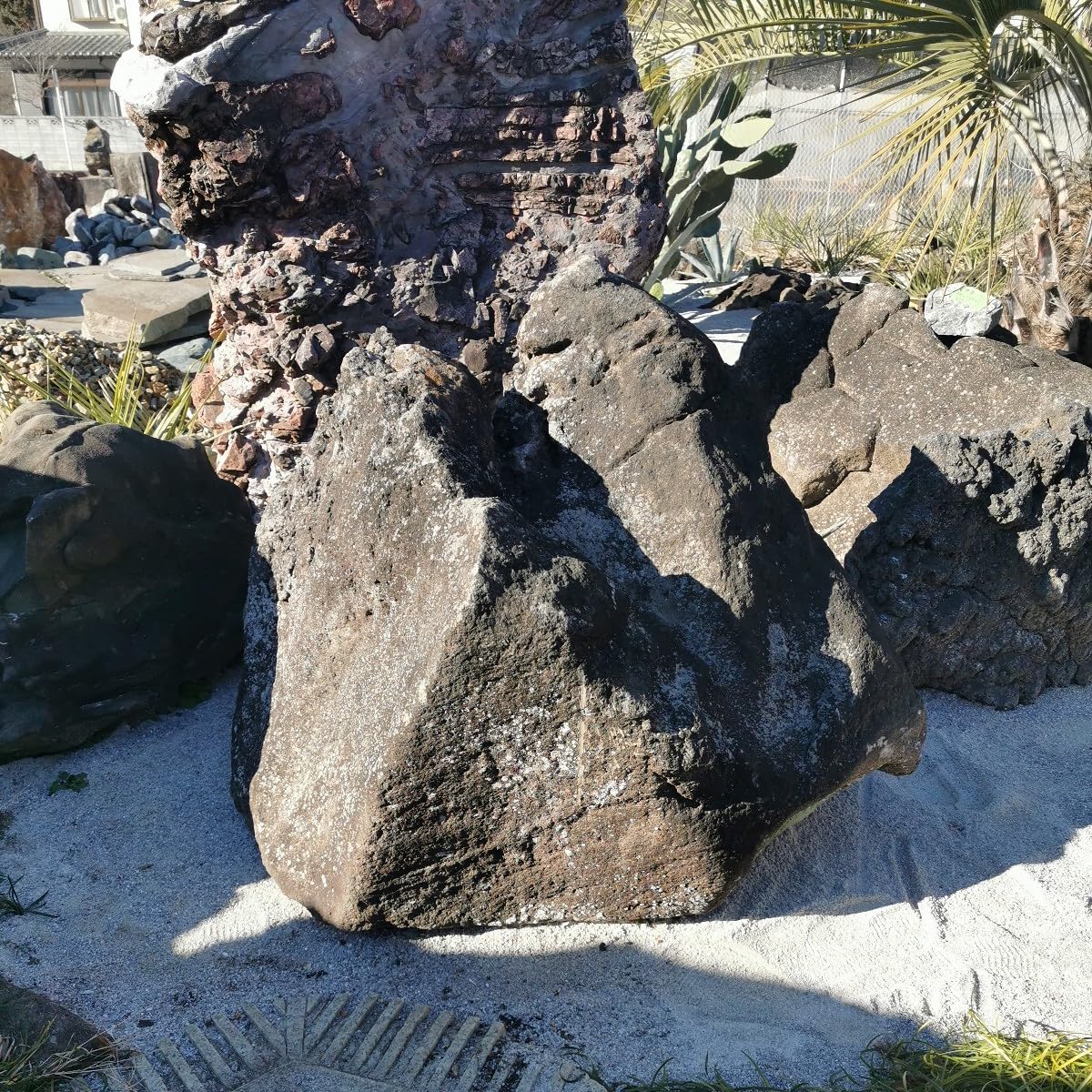 Amazon.co.jp: 鳥海石408キロ庭石鑑賞石石盆石水石灯籠庭坪庭盆栽