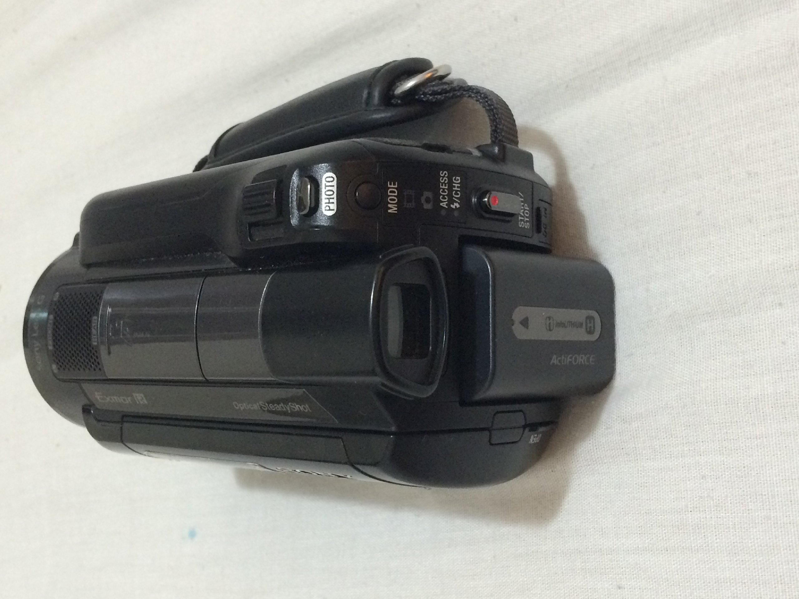 Amazon.com : Sony HDR-XR520V 240GB HDD High Definition Camcorder w