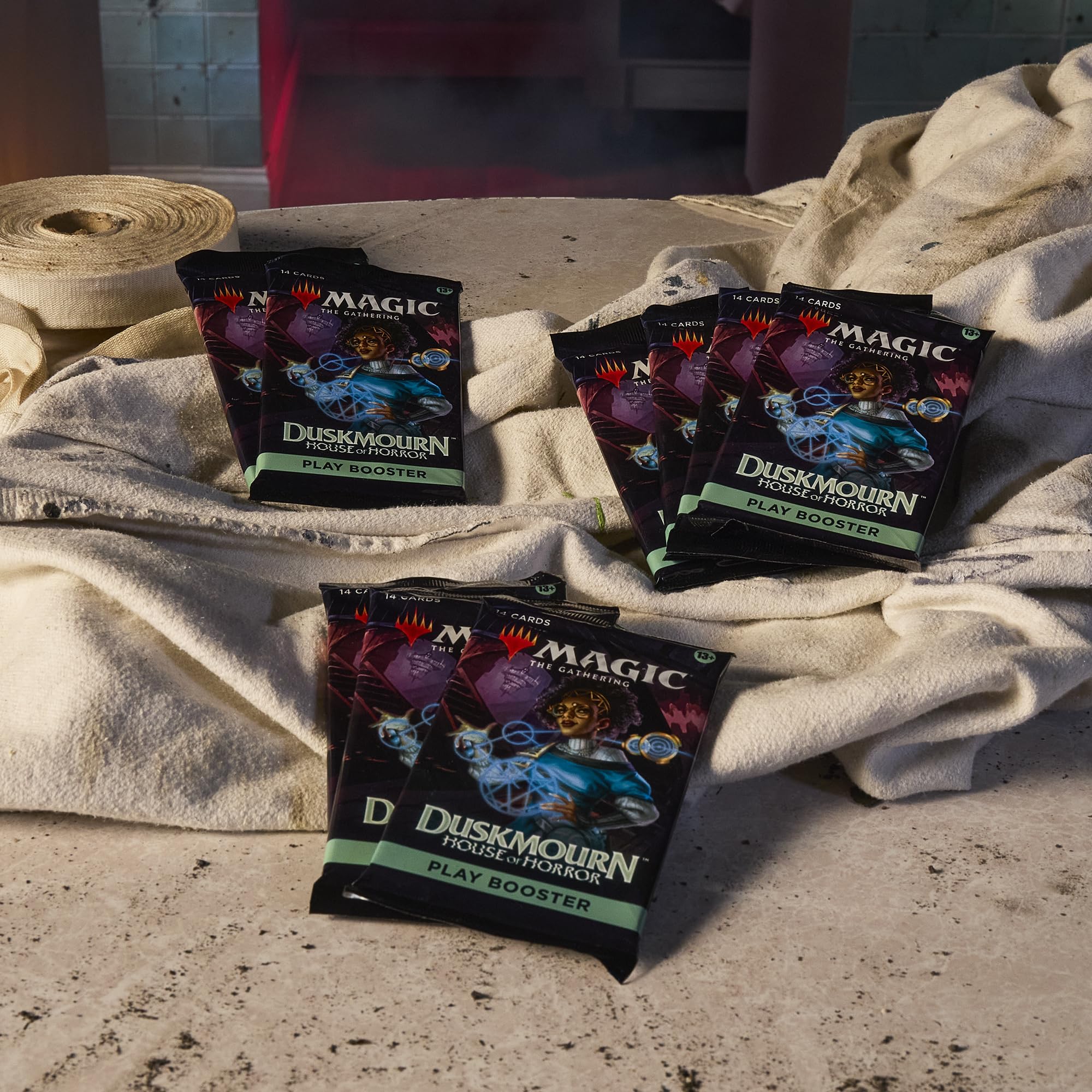 Amazon.com: Magic: The Gathering Duskmourn: House of Horror Bundle