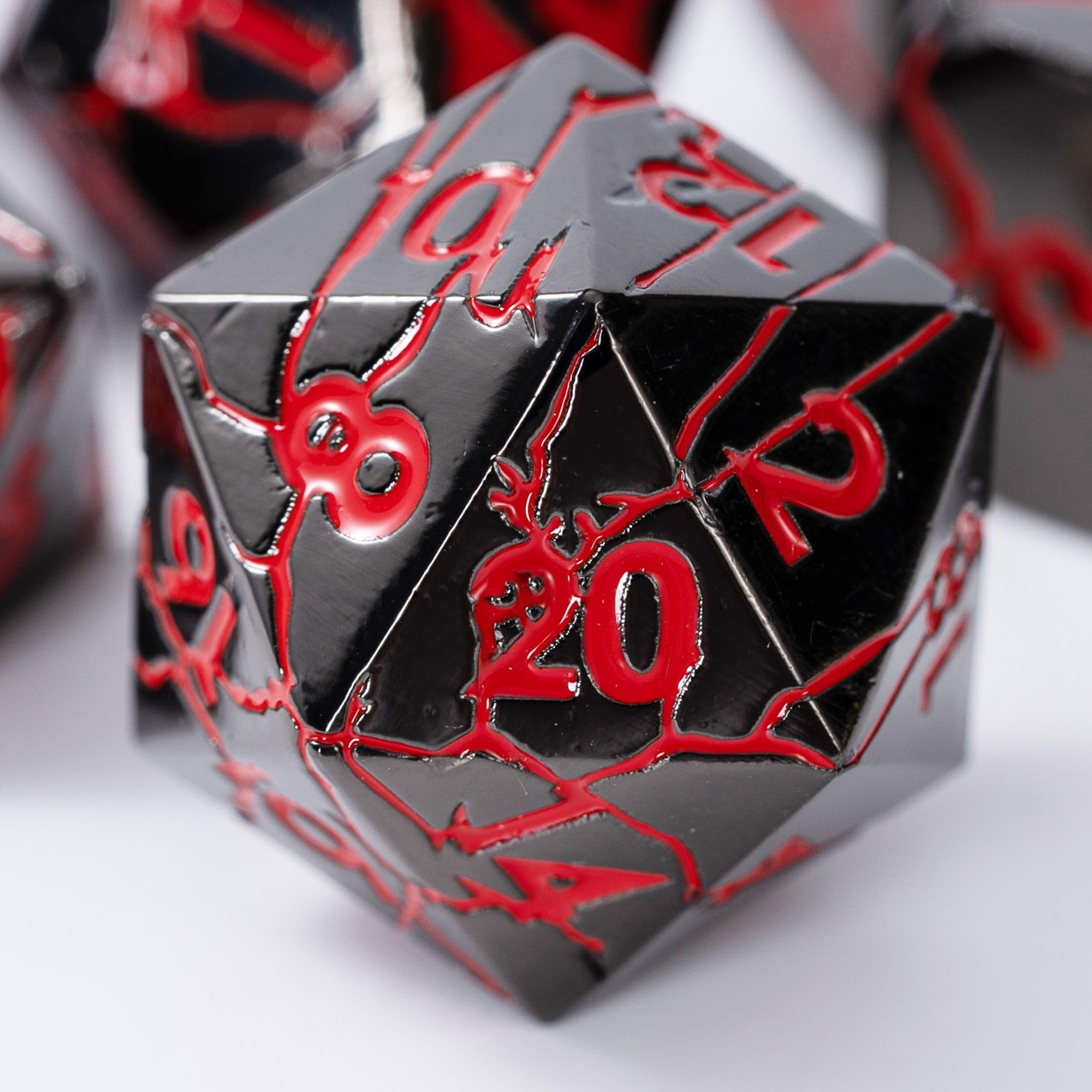 Amazon | DND メタルダイス - 赤い亀裂のあるダークアビス - RPG D&D用