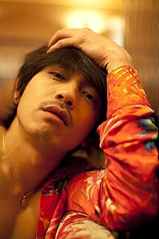 Amazon.co.jp: 写真集 『月刊MEN 青柳翔』 (DVD付) ~ワルの顔、爽やか