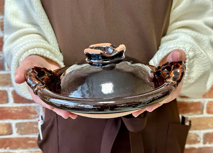 Amazon | 料理を美味しくする 魔法の土鍋 土楽窯 黒鍋 6寸 縄手 一人