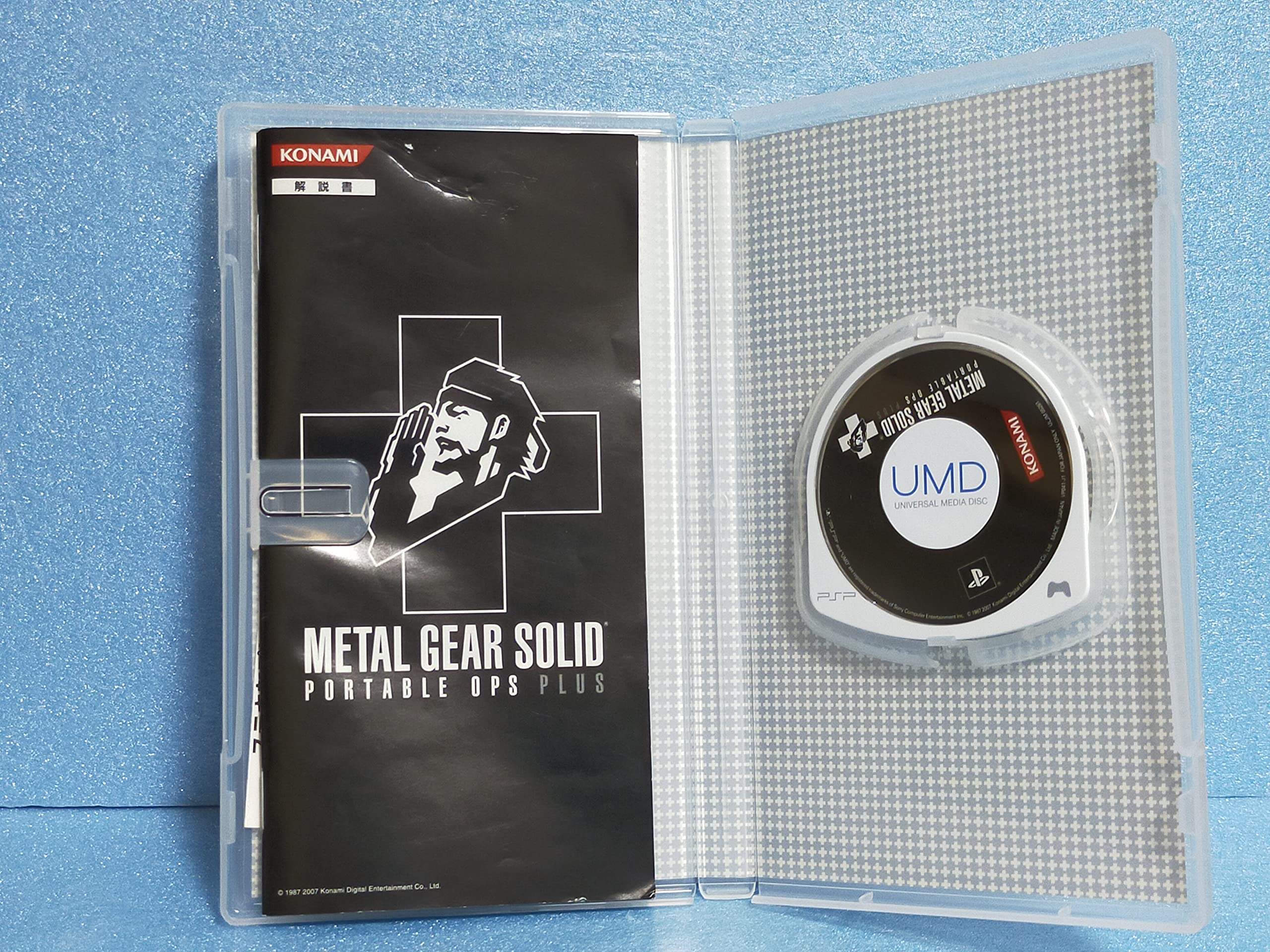 PSP(黒)メタルギアカセット付き 充電器付き PSP(黒)メタルギアカセット