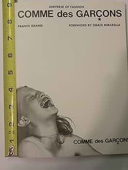Comme Des Garcons (Universe of Fashion): Grande, France