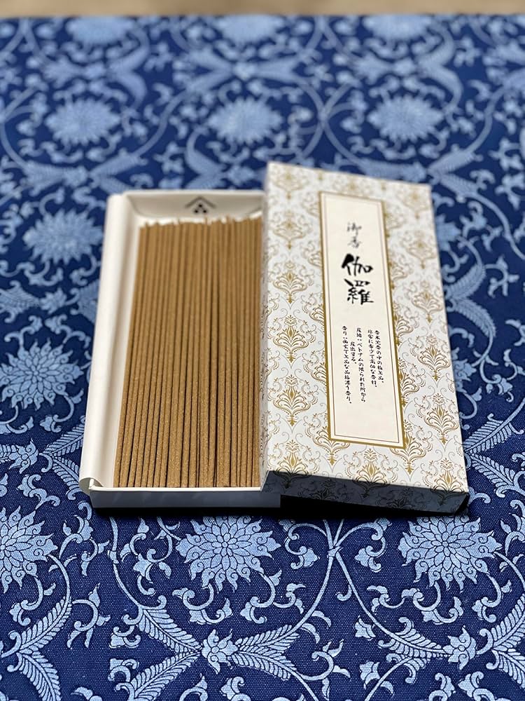 Amazon.co.jp: 御香 伽羅 香木沈香の中の極上品 非常に希少で高価な香