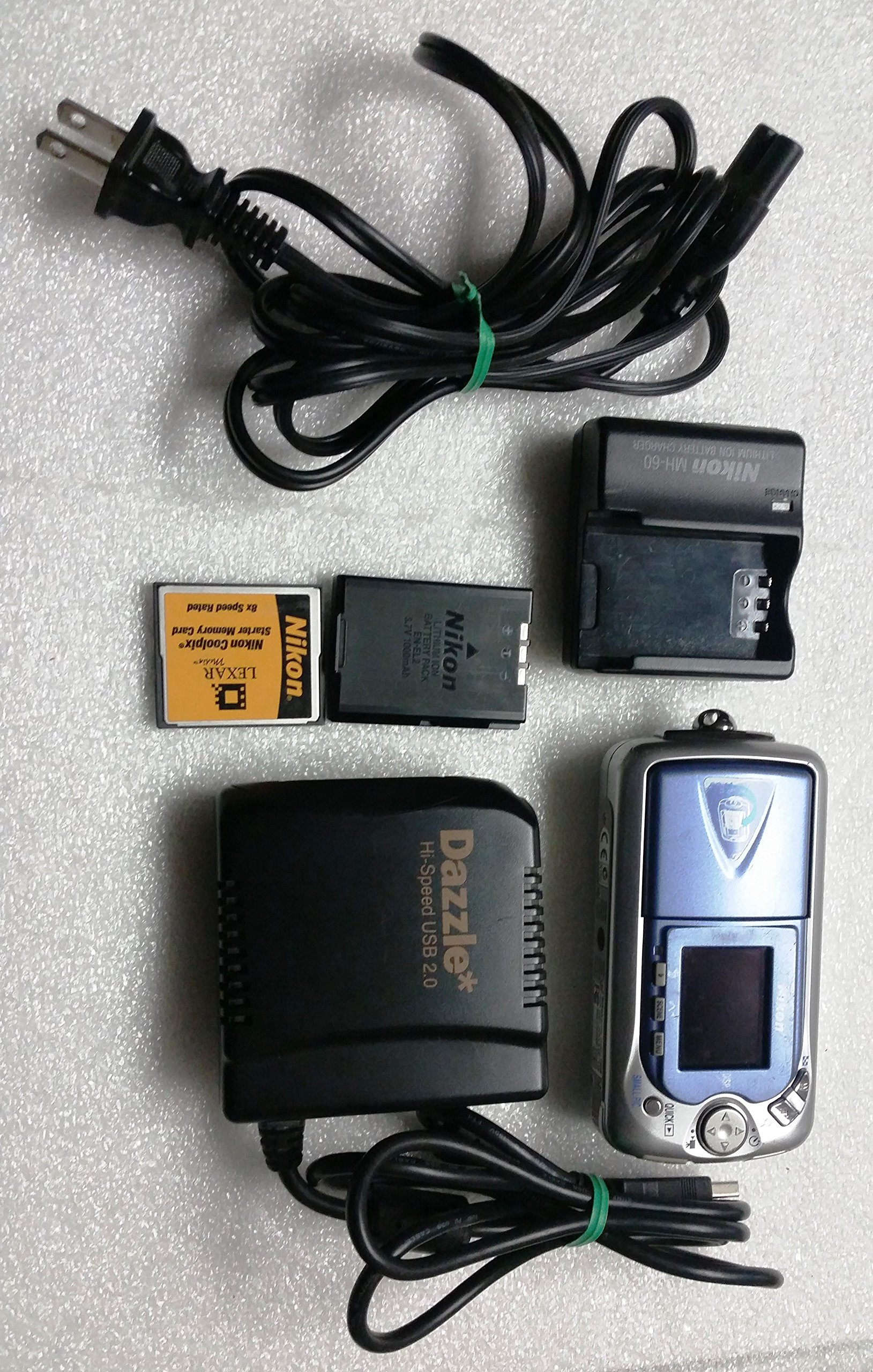 Amazon | Nikon Coolpix 2500 2MP デジタルカメラ 光学ズーム3倍