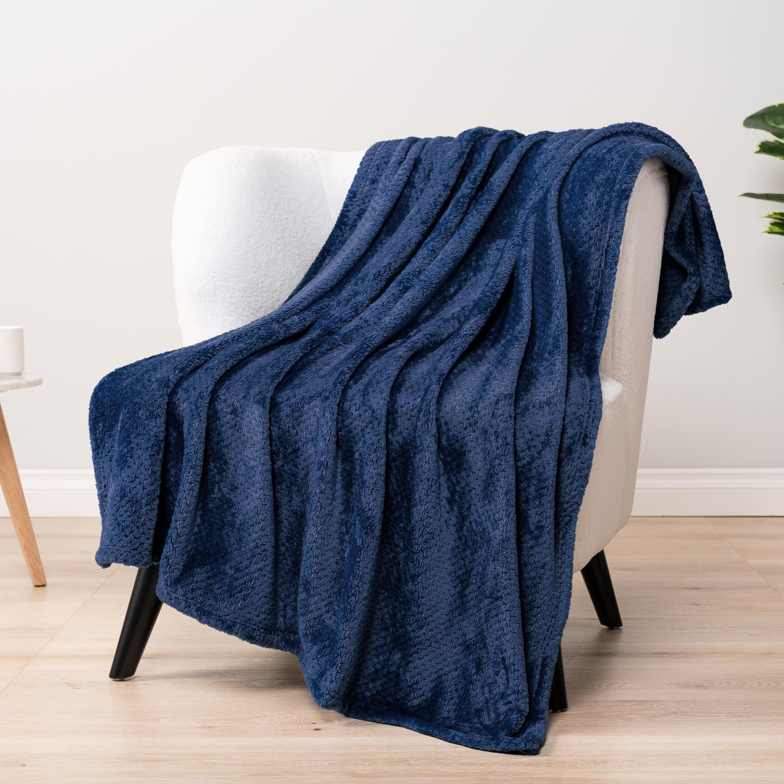 PAVILIA Navy Blue Throw Blanket for Couch Bed, Soft Fleece Throws