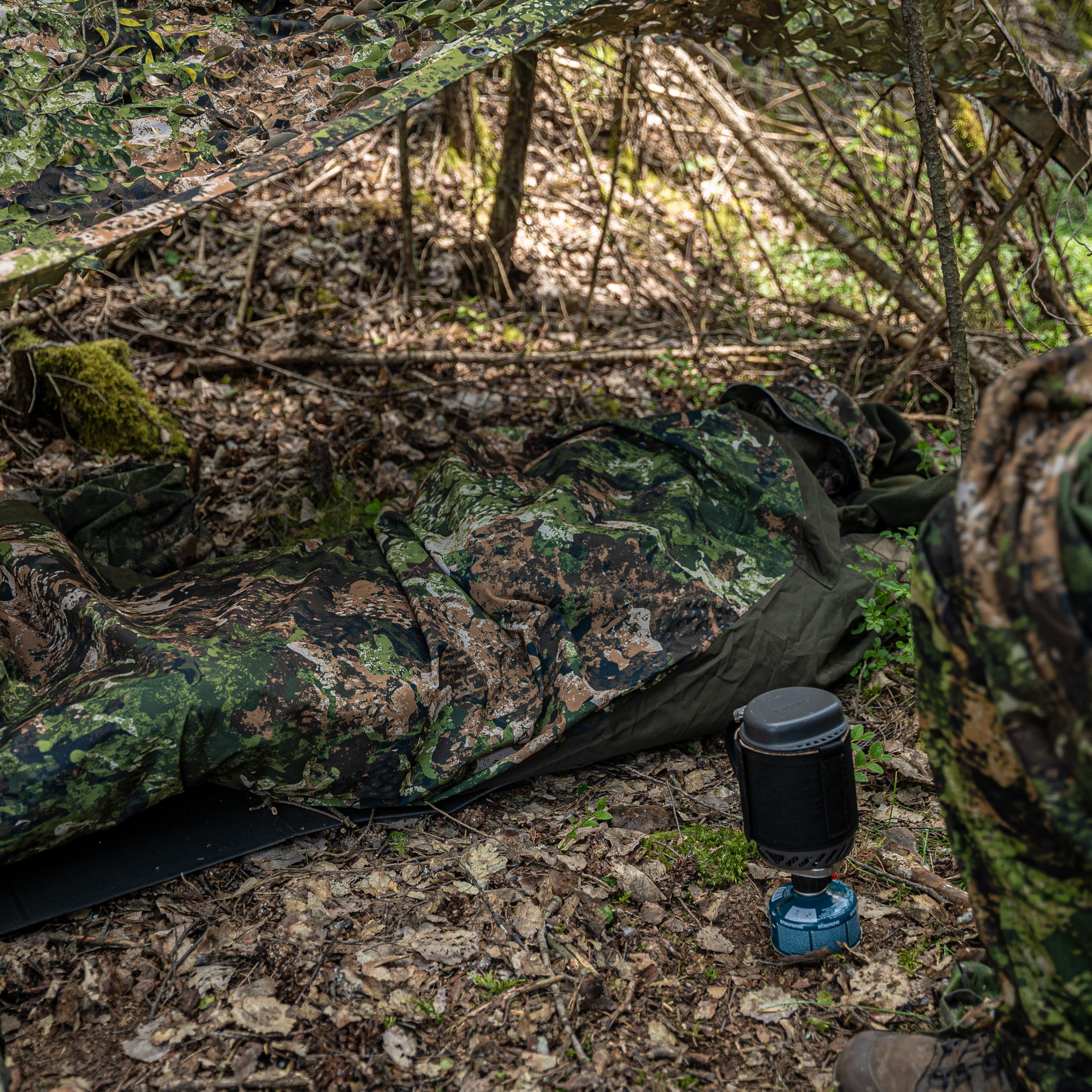 Amazon | MIL-TEC スリーピングバッグ カバー 防水・透湿 3層式