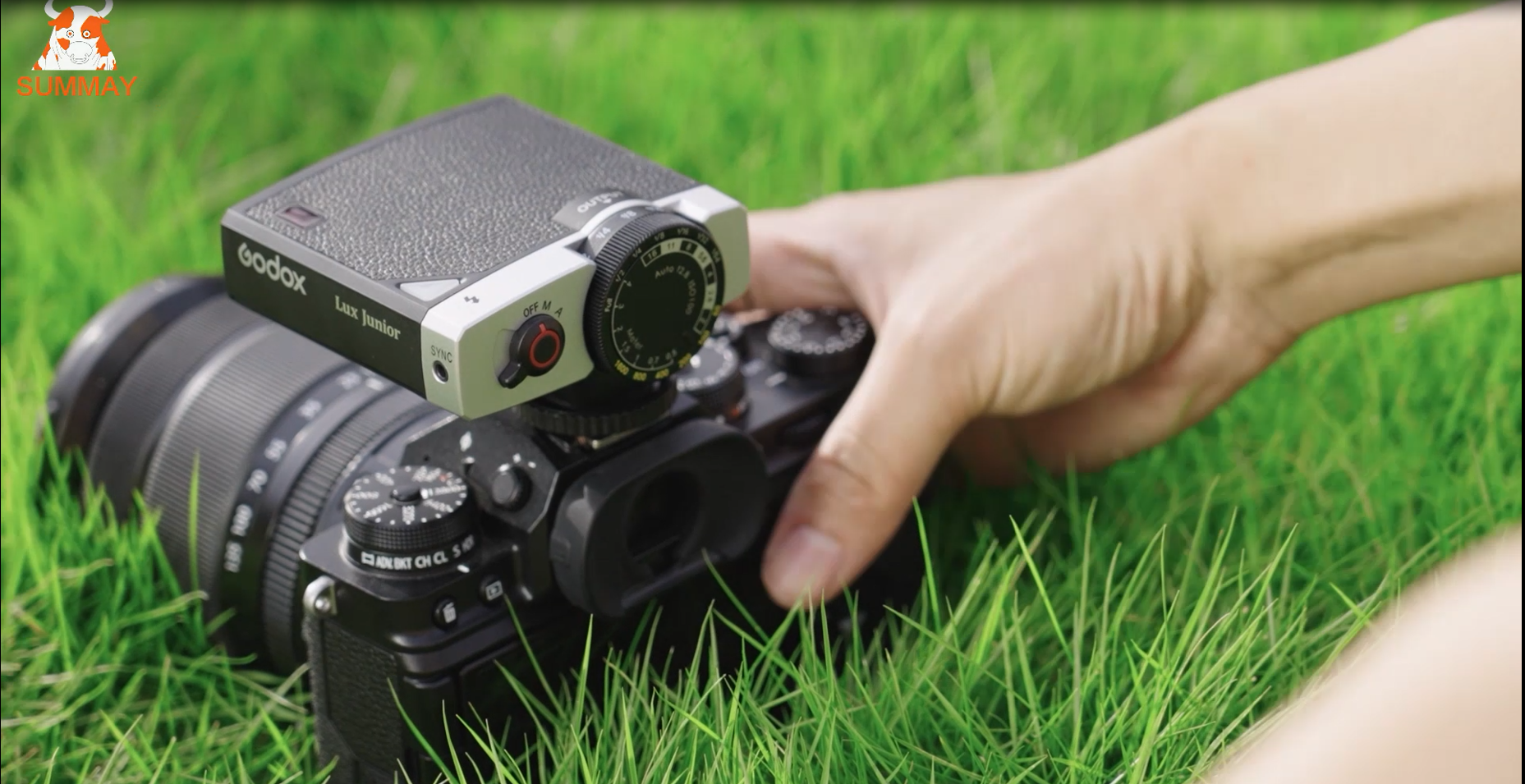 Amazon | Godox Lux Junior レトロカメラフラッシュ 自動フラッシュと