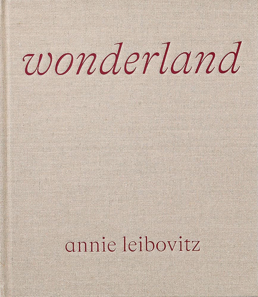 Wonderland: Leibovitz, Annie, Wintour, Anna: 9781838661526: Amazon