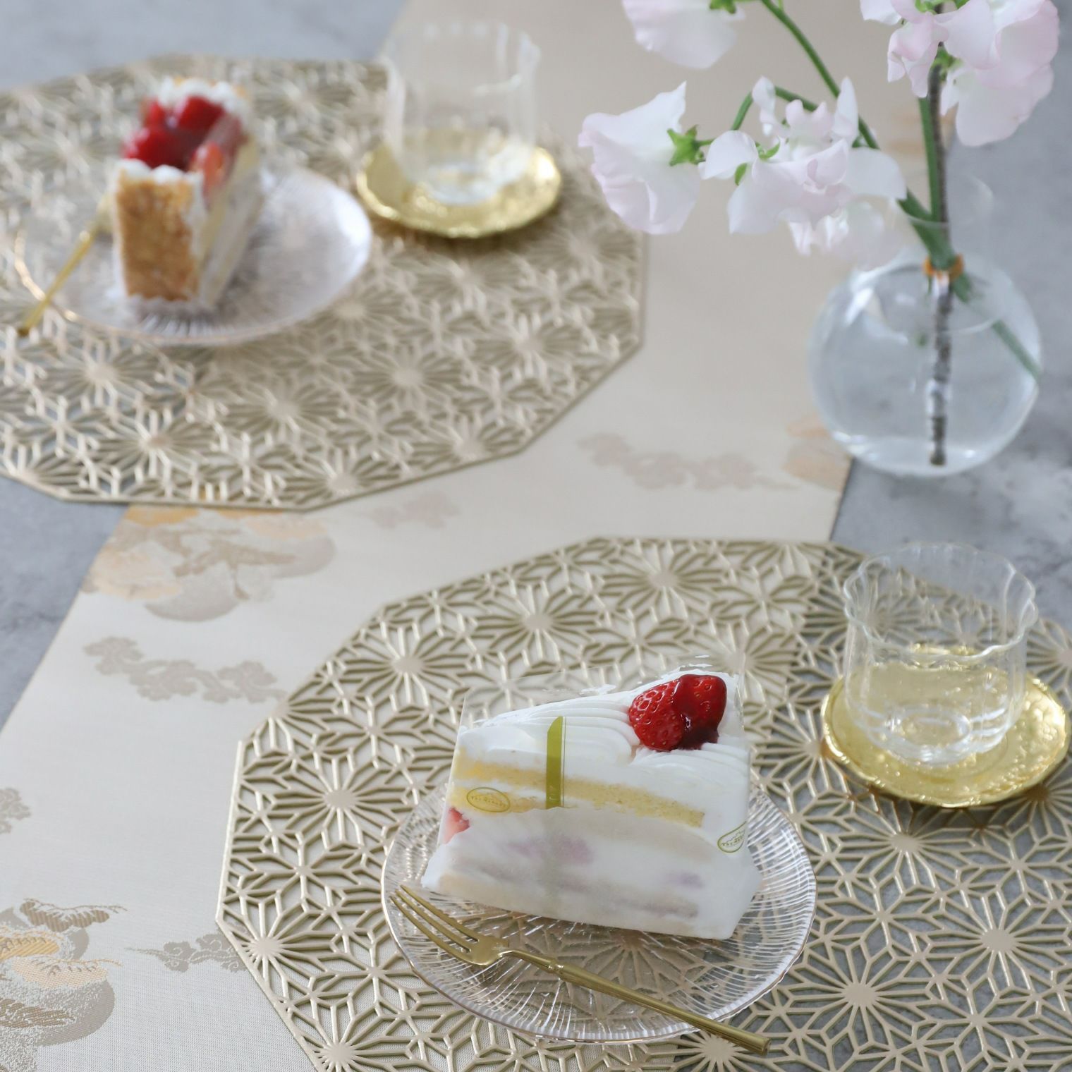 小菊柄ゴールドシルバーランチョンマット｜おしゃれな食器の通販サイト