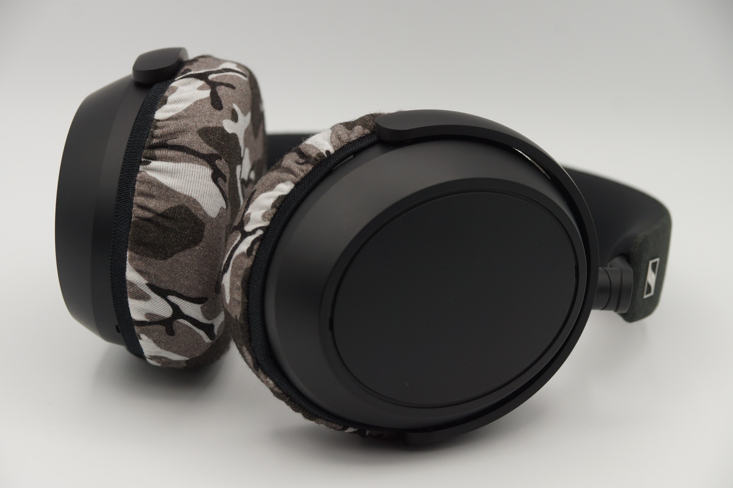 SENNHEISER MOMENTUM 4 Wirelessのイヤーパッドを修理する場合