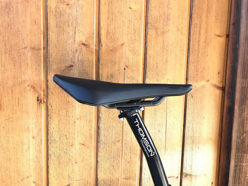 Fizik ARGO TEMPOとSPECIALIZED Power Expertのサドル比較 | ミニベロ