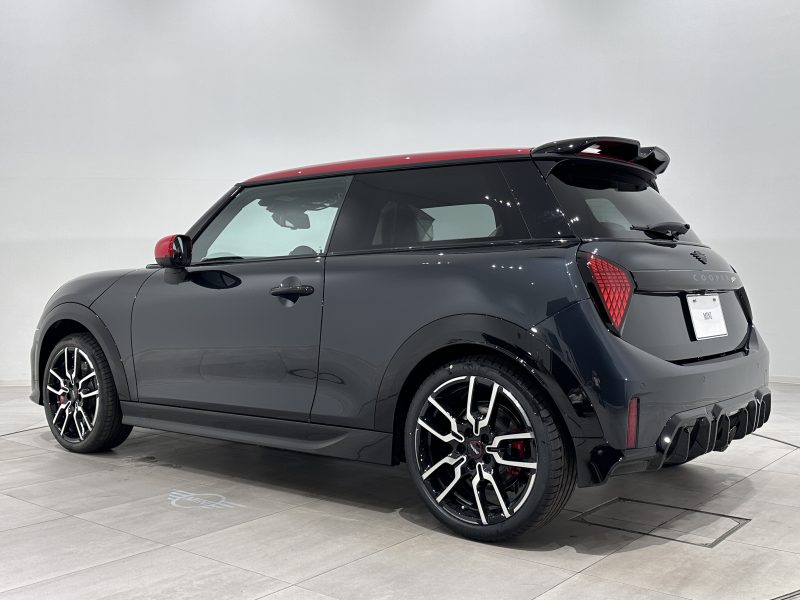 新車】THE NEW MINI JOHN COOPER WORKS. – MINI Village Tokyo