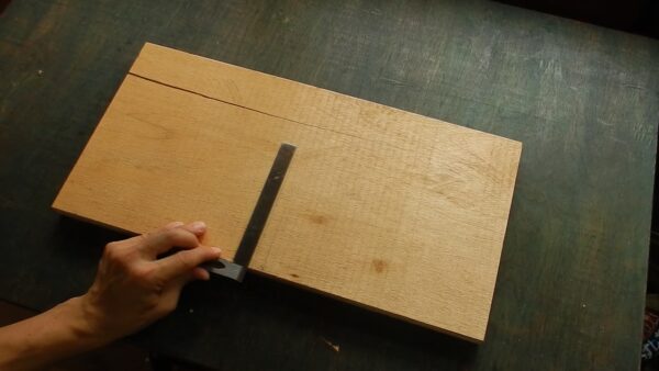 アウトドアにも最適な、合板で作る組立て式のテーブルをDIYで作ろう