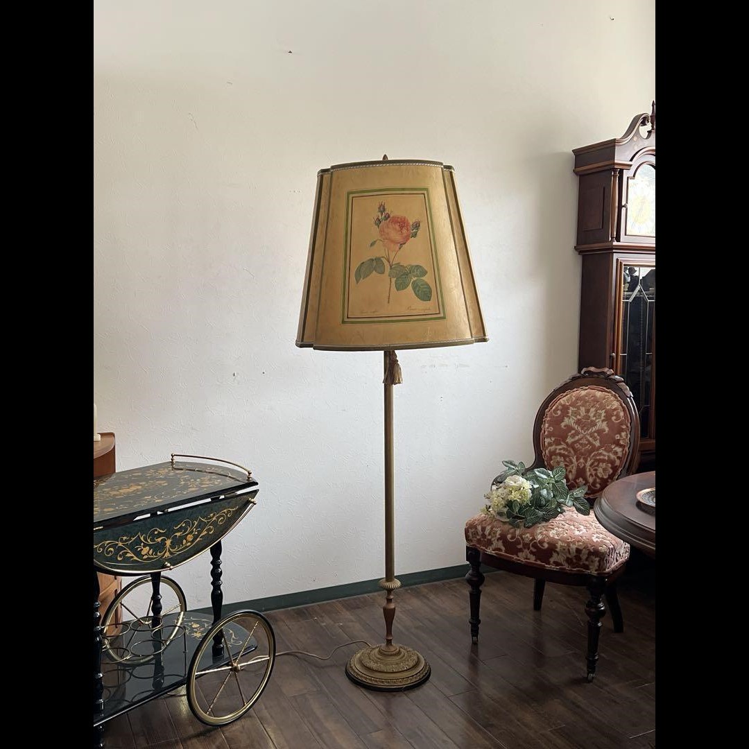 k112r111 フロアランプ ルドゥーテローズ 大きなシェードが特徴的な