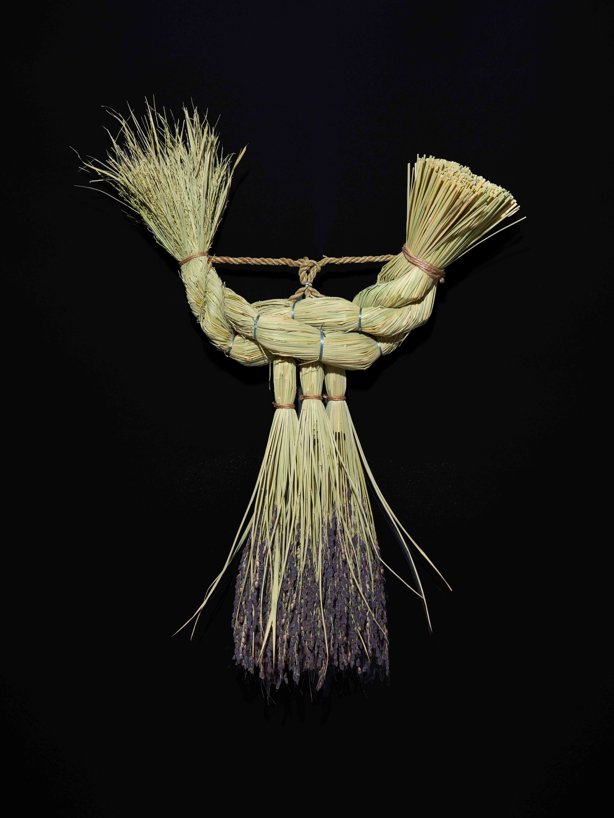 米と藁の伝統飾り。 しめ縄職人 上甲清の展覧会が開催中 – MilK