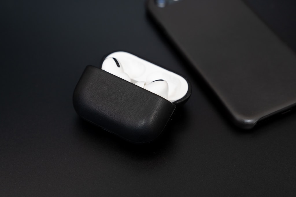 NOMAD Rugged Caseレビュー：圧倒的な高級感をもつAirPods Pro用レザー