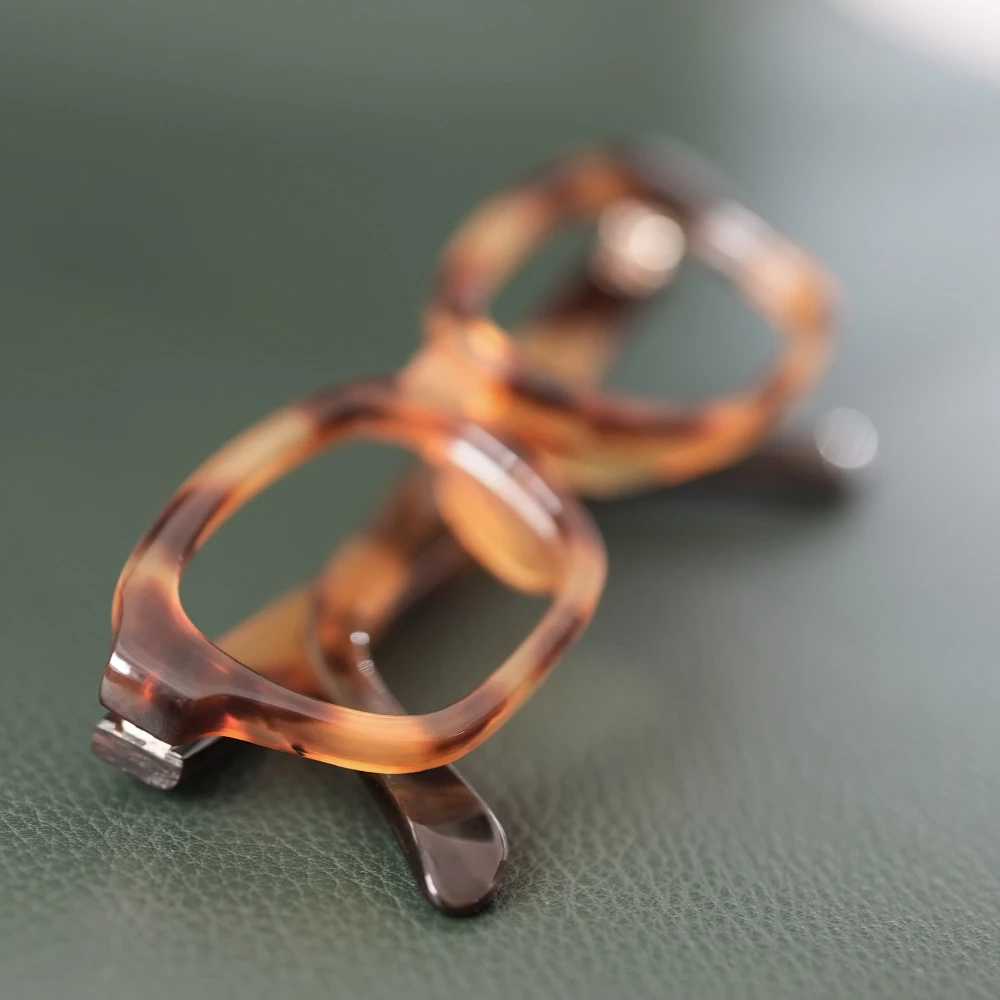 銀座鼈甲眼鏡｜日本の伝統的素材 本べっ甲製メガネフレーム | 銀座