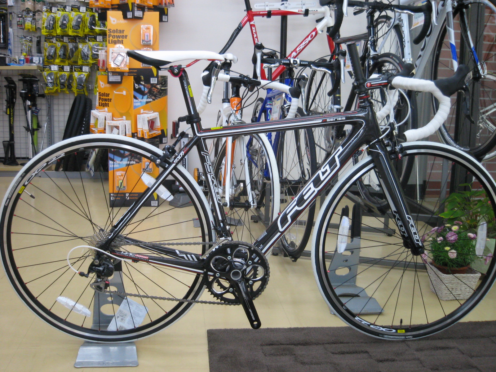 FELT F5の2011年モデルが入荷しました | 自転車のことならサイクル