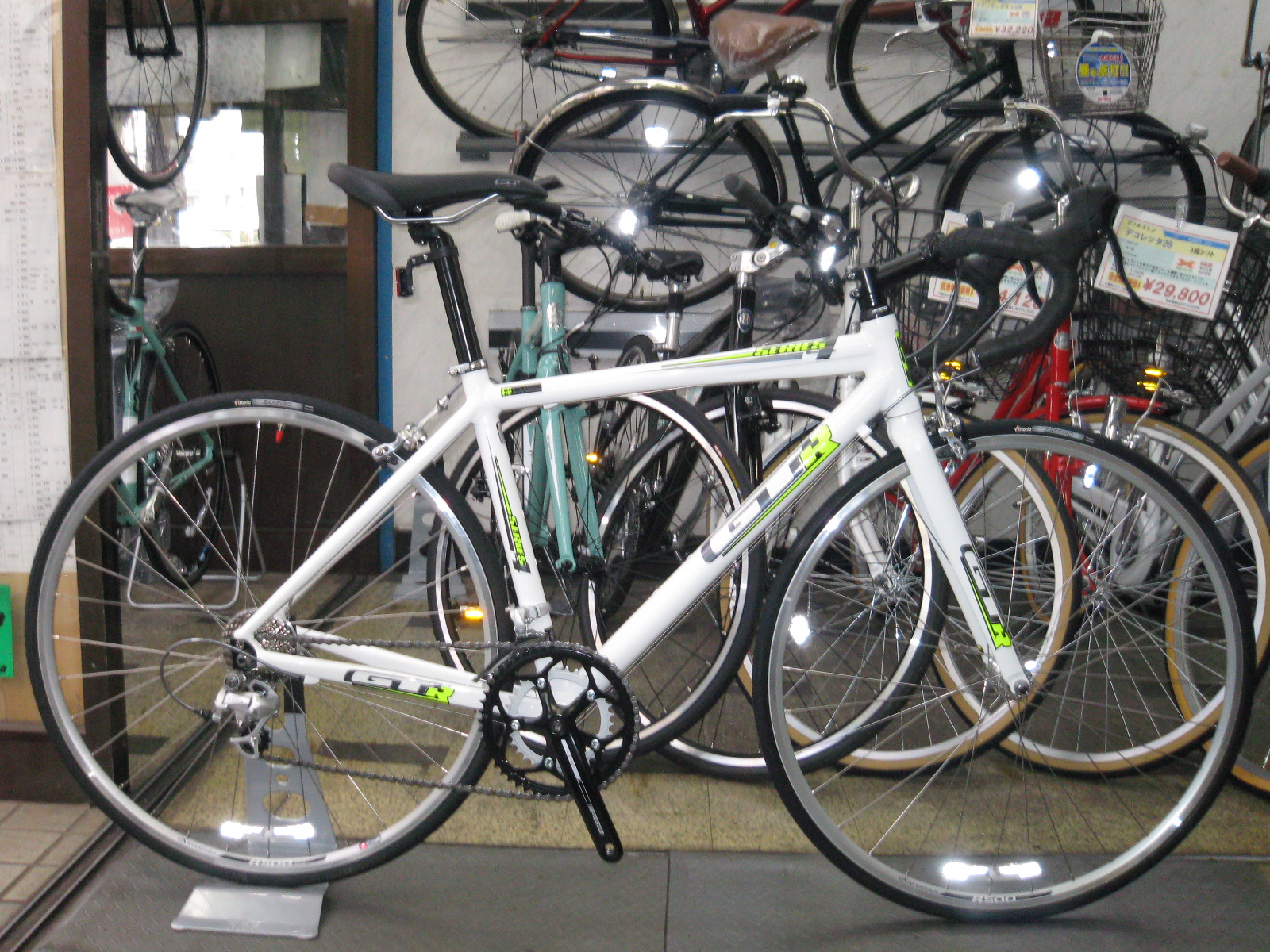 GTのロードバイク GTR SERIES 4が入荷しました。 | 自転車のことなら