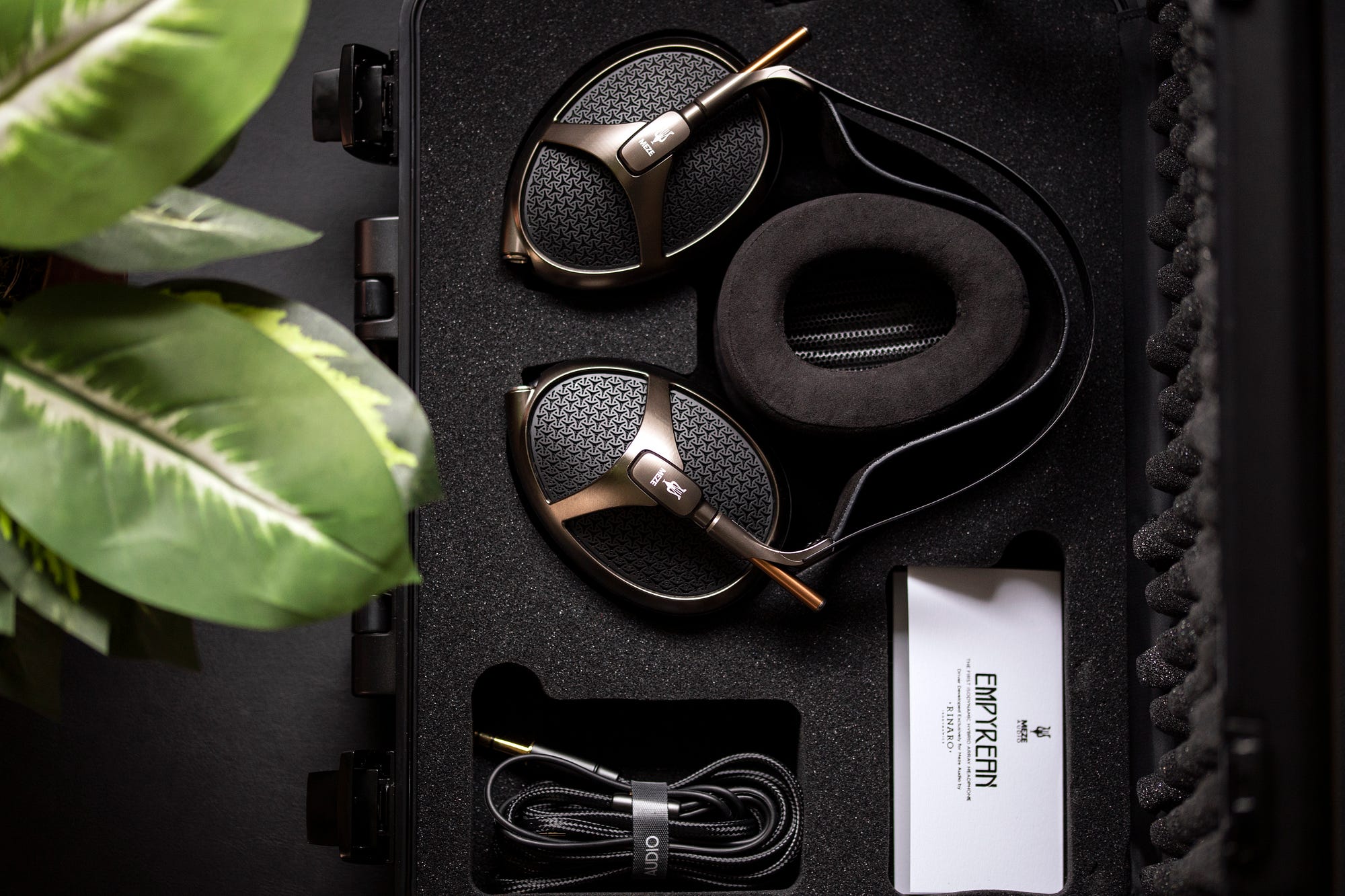 Fight for the Throne: Audeze LCD-4, Meze Empyrean | by Koen Romers