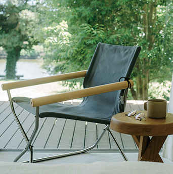 アウトドアのすすめ・折りたたみ椅子の名作を愛車に積んで“チェア