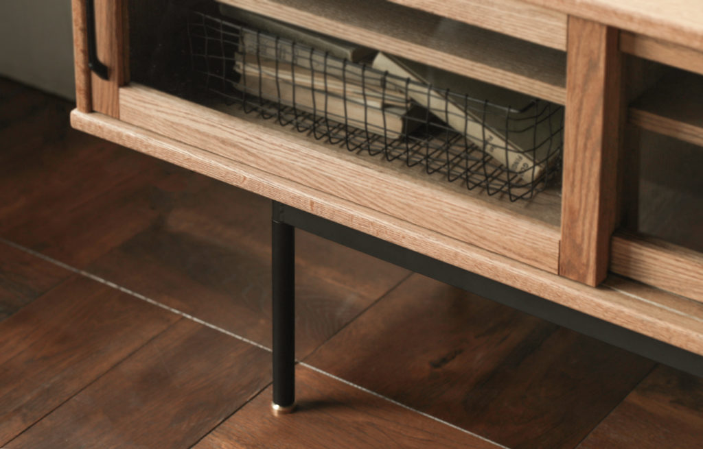 脚」で魅せるテレビボード - MOMO NATURAL