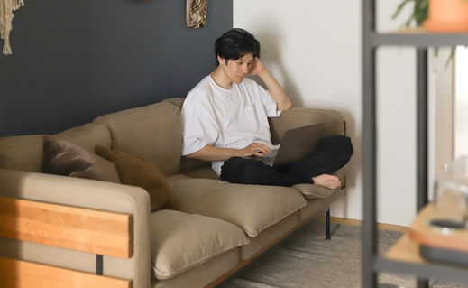 ふんわりとしっとり、2種類のFOB SOFA - MOMO NATURAL