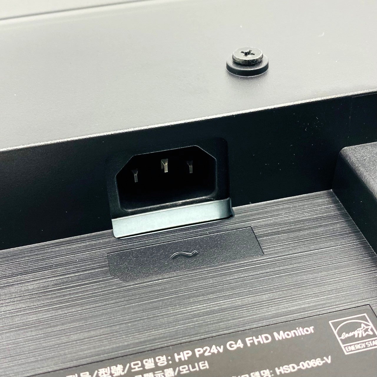 中古モニター】23.8インチ メーカー HP 型番 P24VG4 入力端子 HDMI D