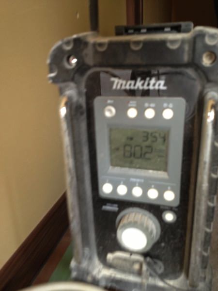 マキタMR103】 正にプロ仕様なiPod/iPhone対応 高音質ラジオ！ - もの