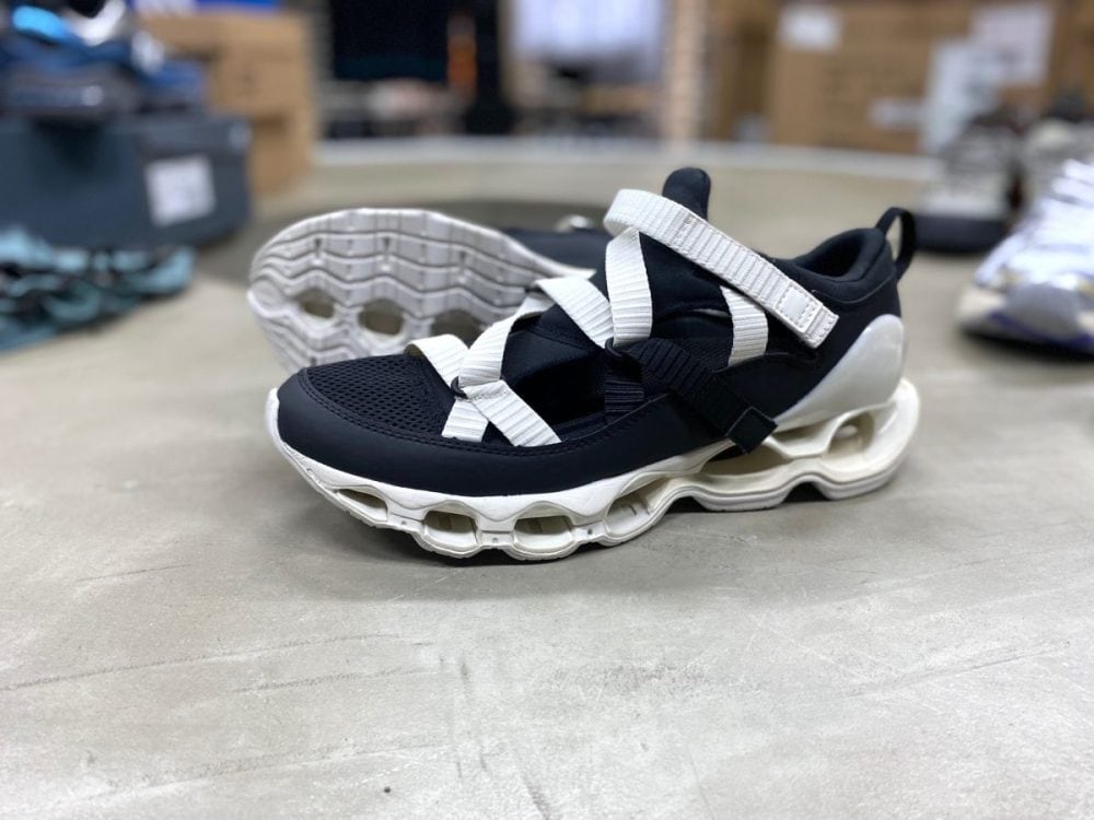 これがミズノの本気スニーカー」まさにテクノロジーを着る一足“WAVE