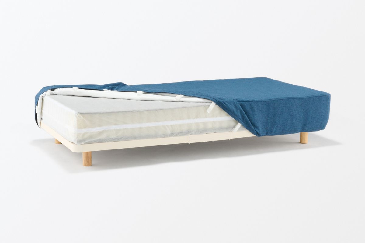 無印良品】シーツいらずで“ソファ”になるベッド!? 数量限定の「脚付