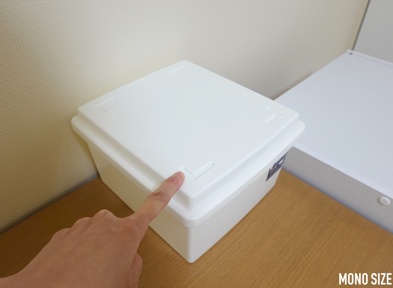 100均「フタ付きBOXコミック」の商品情報とサイズ・収納例。ダイソーで