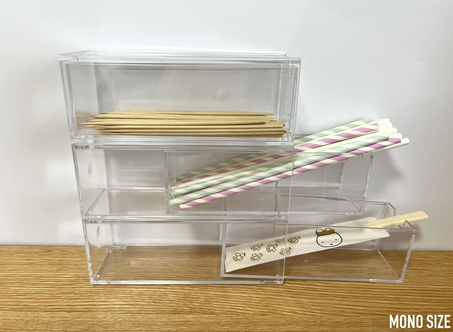 100均「重なる透明収納ケース 1段引出し 幅6.6cm」の商品情報とサイズ