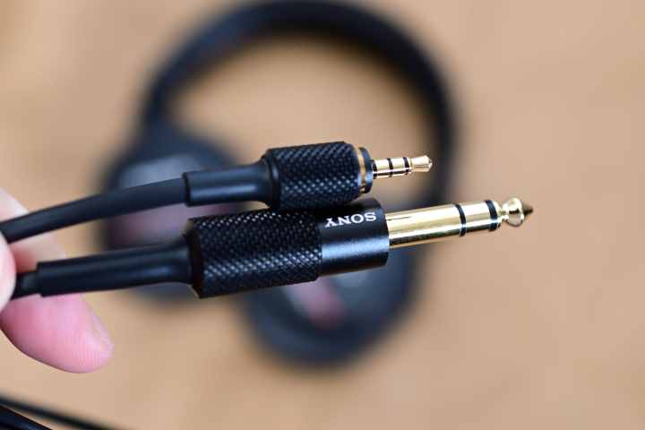 SONYのプロ用モニターヘッドフォン「MDR-M1ST」を購入。その感想と注意