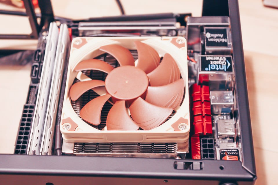 7.2Lの超小型容量で30cmまでのGPUを搭載可能なMini-ITXケース／Dan