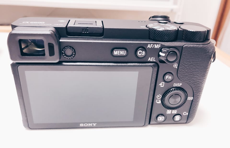SONY α6600 レビュー／APS-C機のフラッグシップモデル。Zバッテリー