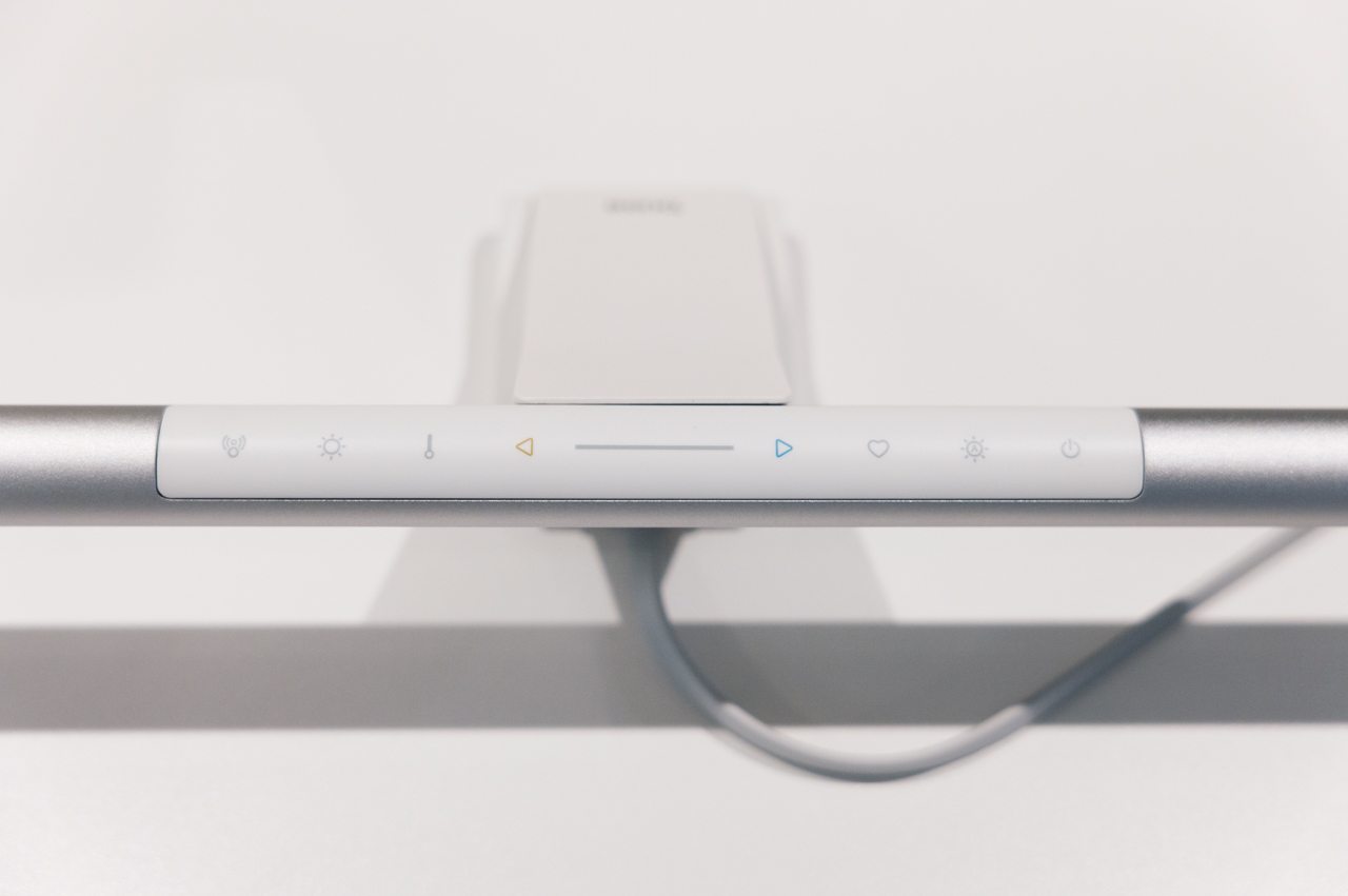 BenQ ScreenBar Pro レビュー／モニターライトの最高峰。自動点灯や