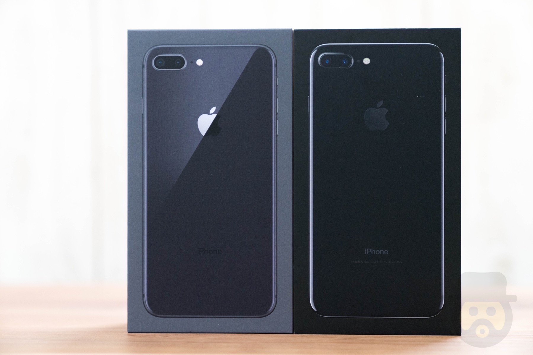 iPhone 8 Plus 開封レビュー！輝きを放つ背面パネル外観はまるで芸術品