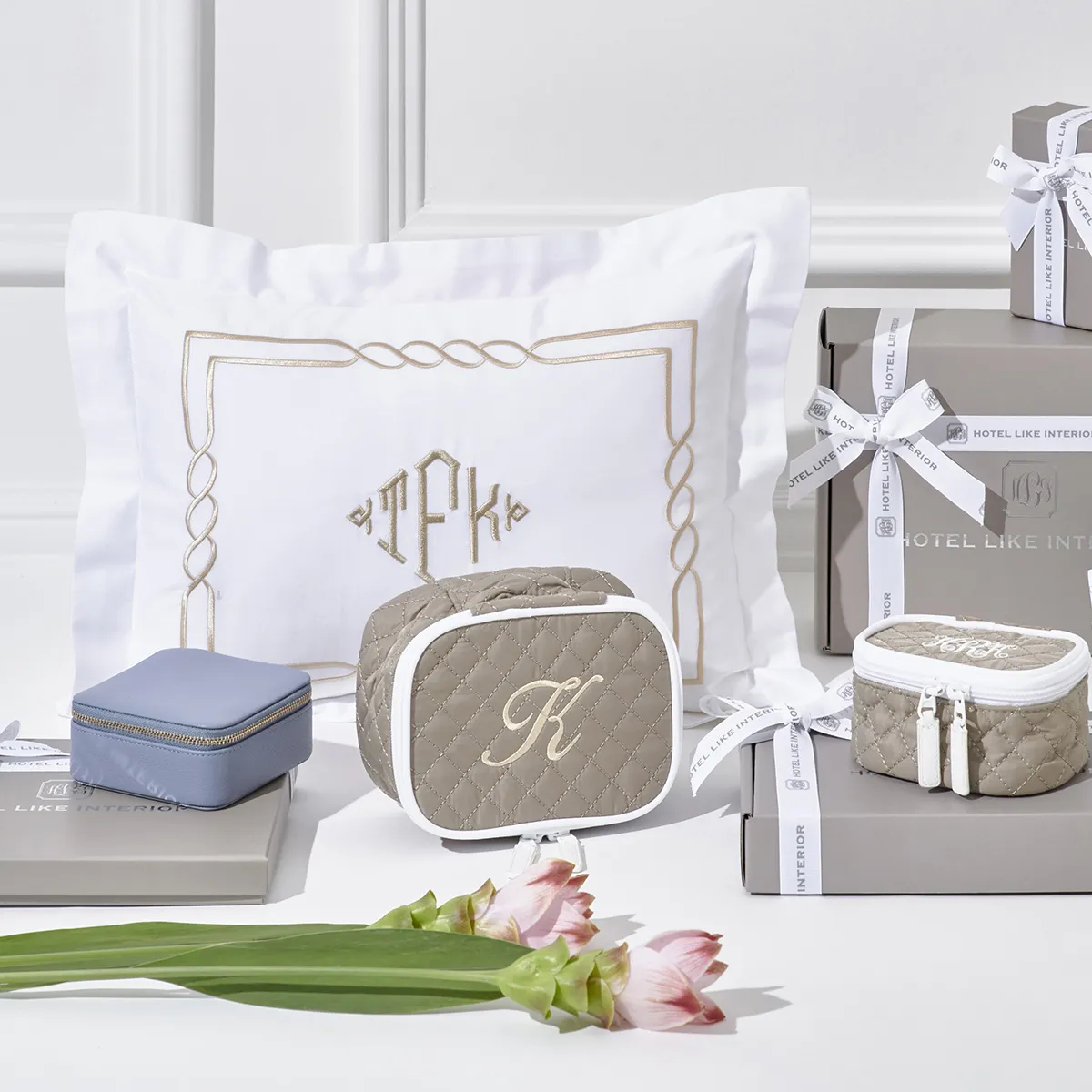 スエードタッチのクッションカバーはこちらから｜高級寝具ブランド